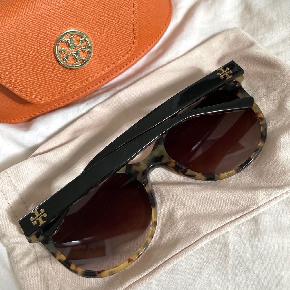Ships today✨Tory Burch Tortoise Sunglasses